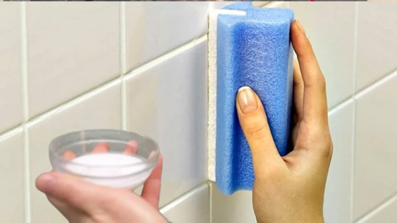 Ei valkaisuaineita, ei pesuaineita: kuinka puhdistaa saippuajäämät kylpyhuoneen laatoista kotitekoisella menetelmällä.