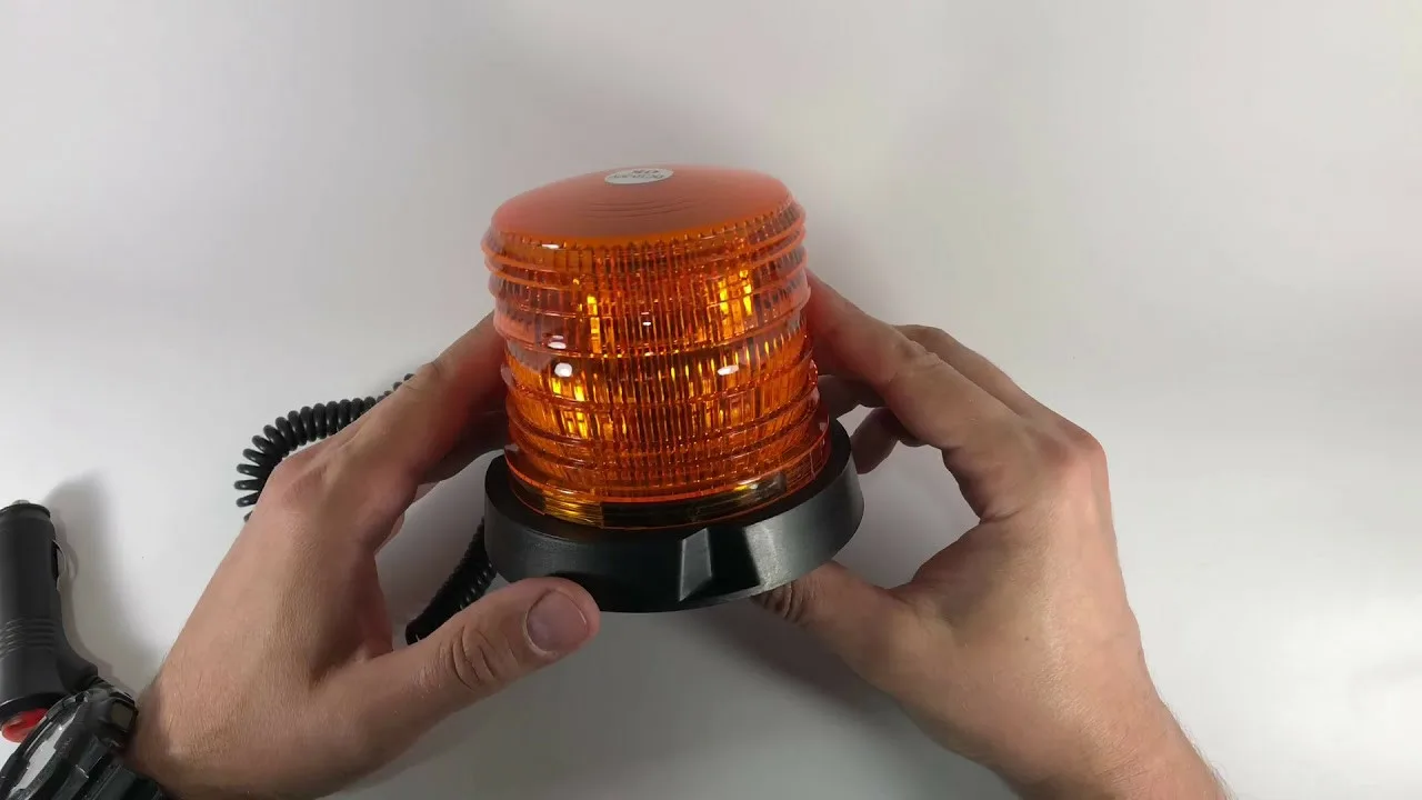 Vain yksi ajoneuvo tässä maassa on vapautettu velvollisuudesta asentaa V16-vilkkuvalo, jonka asentaa kansalaiskaartin päähallinto, vaikka kansalaiskaartin mukaan se on ”suositeltavaa”.