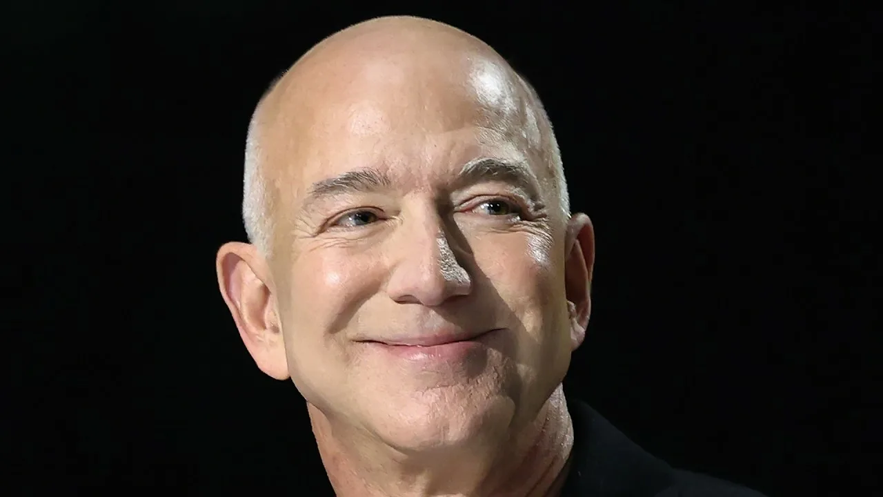 Amazonin perustaja Jeff Bezos ja hänen voimakas liiketoimintaperiaatteensa: ”Elämä on liian lyhyt, jotta sitä voisi viettää ihmisten kanssa, joilla on vähän resursseja”.