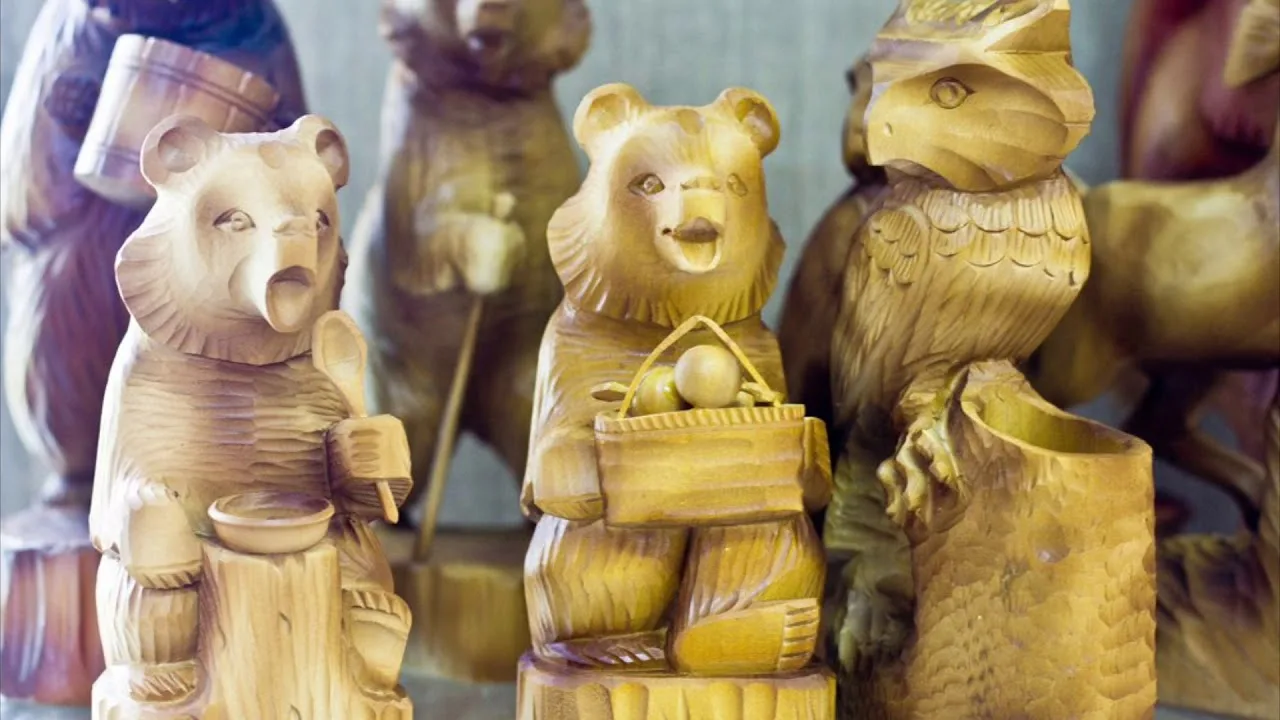 ”Jokainen tuote on ainutlaatuinen”: tässä maassa puulelujen valmistuksen taito on siirtynyt sukupolvelta toiselle jo 300 vuoden ajan.