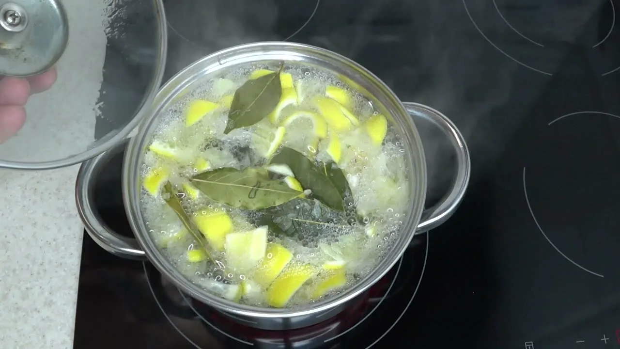 Sitruunankuoren, laakerinlehden ja rosmariinin keittäminen: miksi se on suositeltavaa ja mihin se on hyödyllistä.