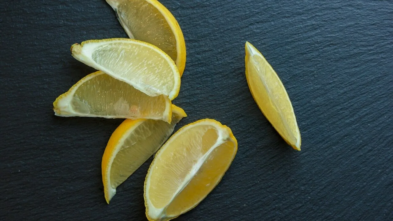 Älä heitä sitruunan siemeniä pois, ne ovat todellinen aarre: miten voit käyttää niitä uudelleen kasvien hoitoon.