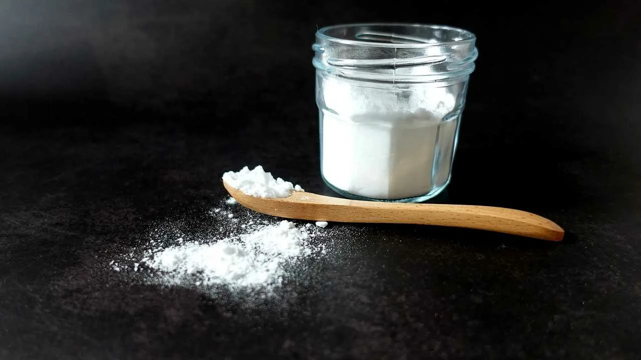 Perunan kuoren ja ruokasoodan sekoittaminen: mihin sitä tarvitaan ja miksi sitä suositellaan.