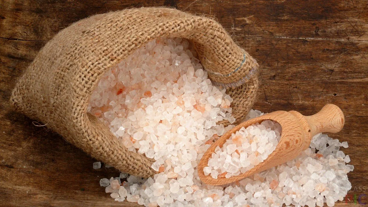 Se on muodikasta: miksi on järkevää ripustaa kivesuolaa sisältävä pussi ulko-ovelle ja miksi sitä suositellaan?