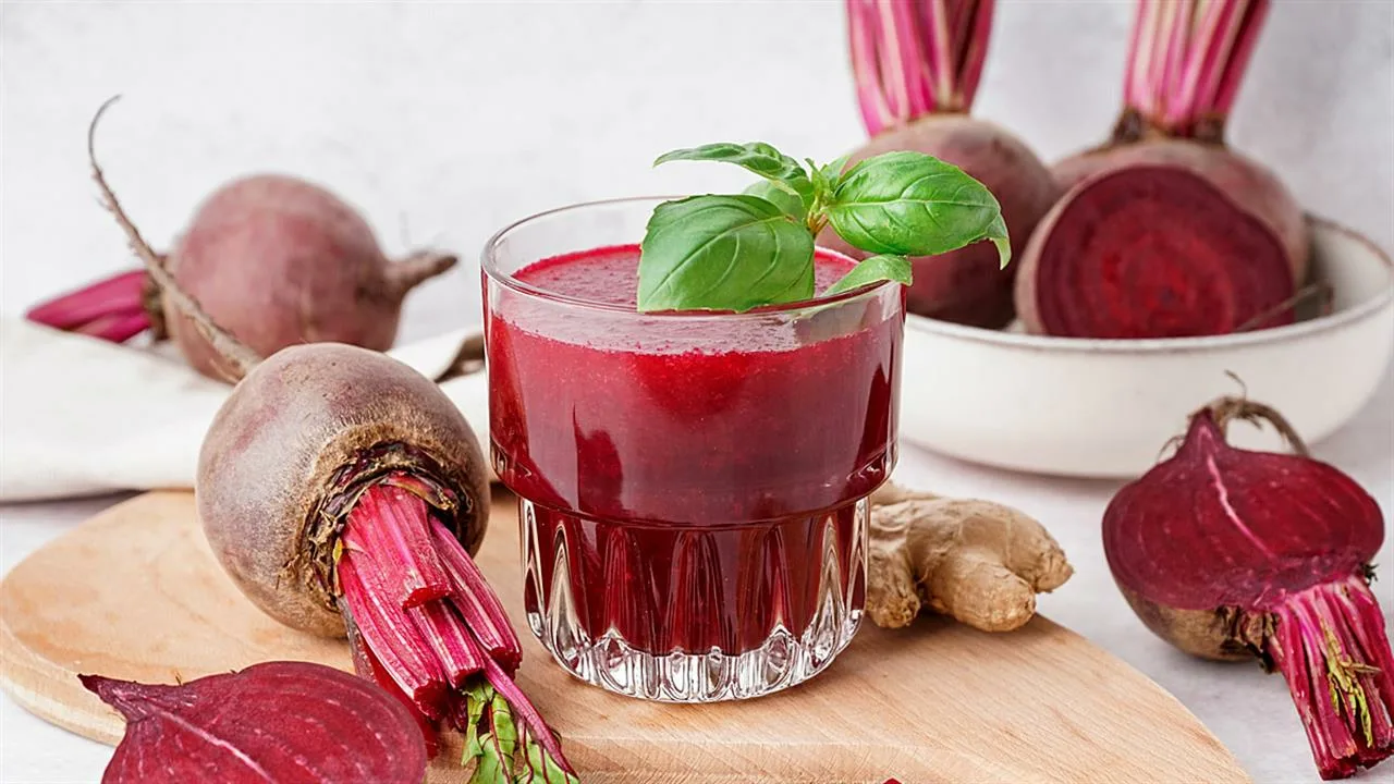 Yksi lasillinen päivässä riittää: tämän luonnollisen juoman uskotaan puhdistavan maksaa tehokkaammin kuin vesi tai kahvi.