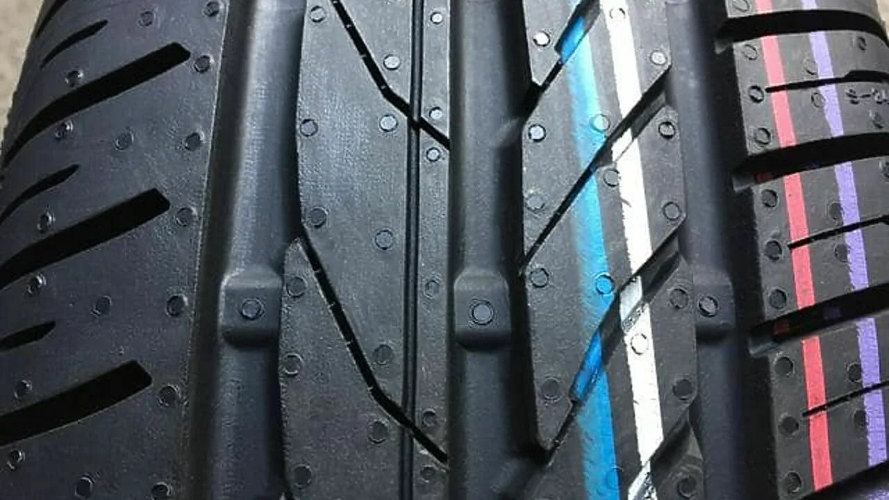 Värilliset kuvakkeet renkaissa: miksi niitä tarvitaan ja miksi niitä ei voi sivuuttaa?