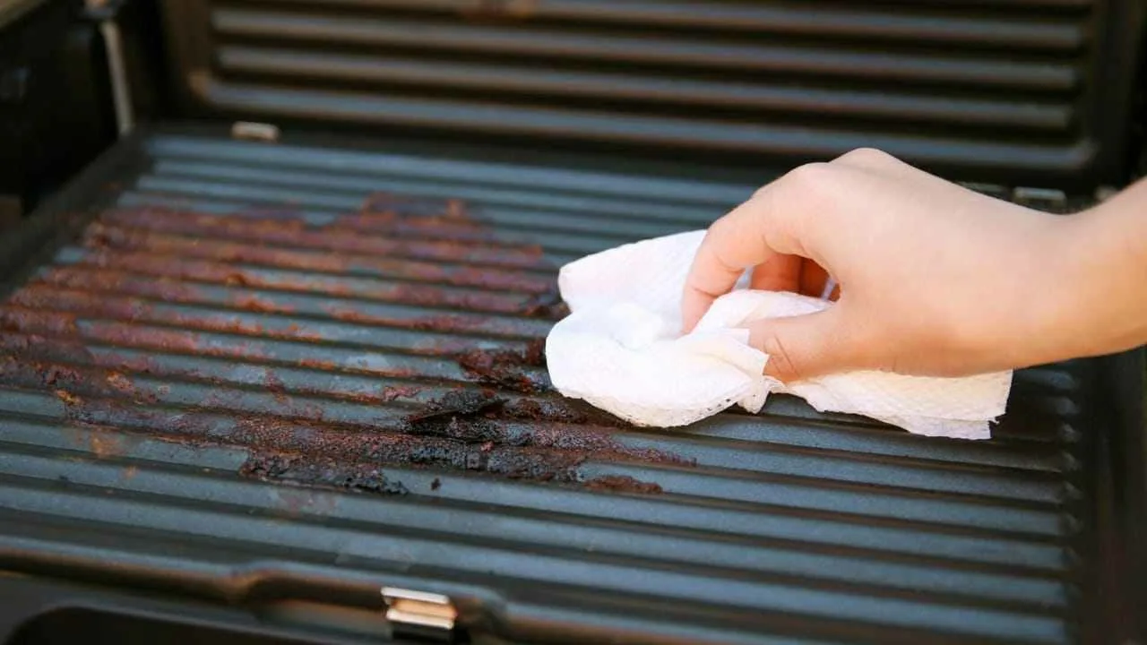 Kuinka puhdistaa grilli, jotta se pysyy täysin puhtaana jouluaattona