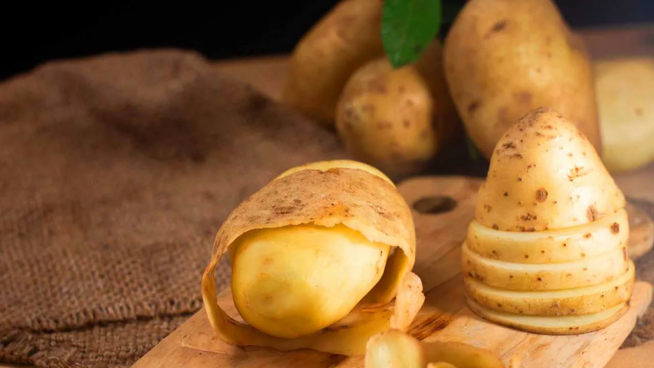 Perunan kuoren ja ruokasoodan sekoittaminen: mihin sitä tarvitaan ja miksi sitä suositellaan.