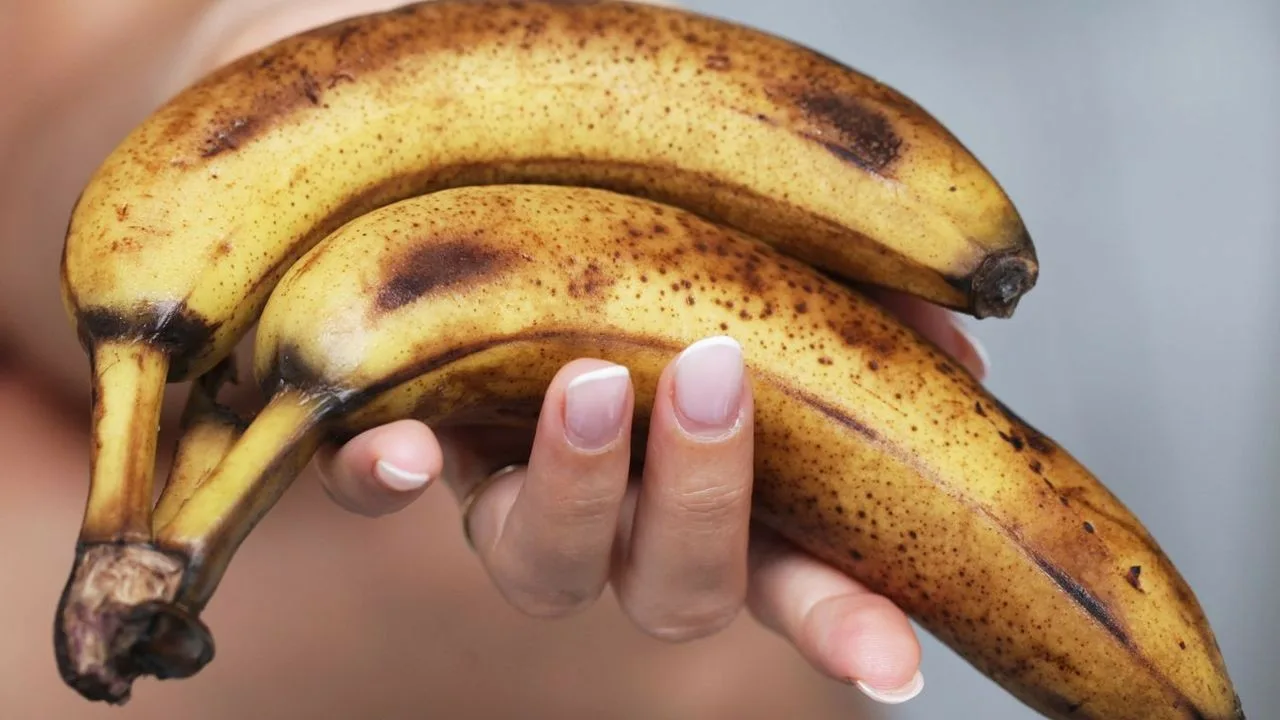 ”Ne eivät enää tummu”: yksinkertainen salaisuuteni, kuinka pitää banaanit tuoreina hyvin pitkään.