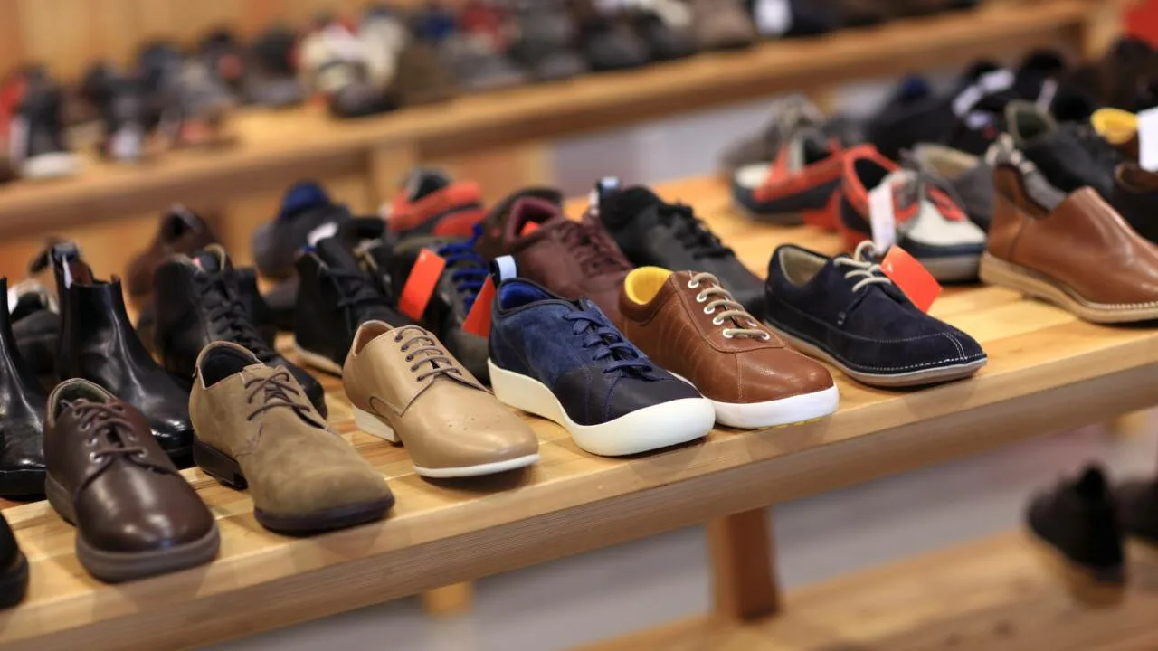 Kenkätehtaat suljetaan, ja tuhannet ihmiset ympäri maata ovat jo menettäneet työpaikkansa.