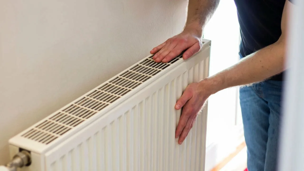 Lämmitykseen erikoistuneet asiantuntijat vahvistavat: ”Alumiinin käyttö ei ole paras tapa nopeuttaa patterien lämpenemistä”.