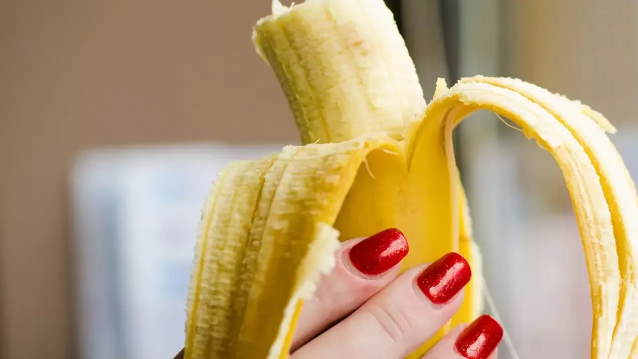 Mikä on parempi: syödä banaani ennen vai jälkeen harjoituksen?