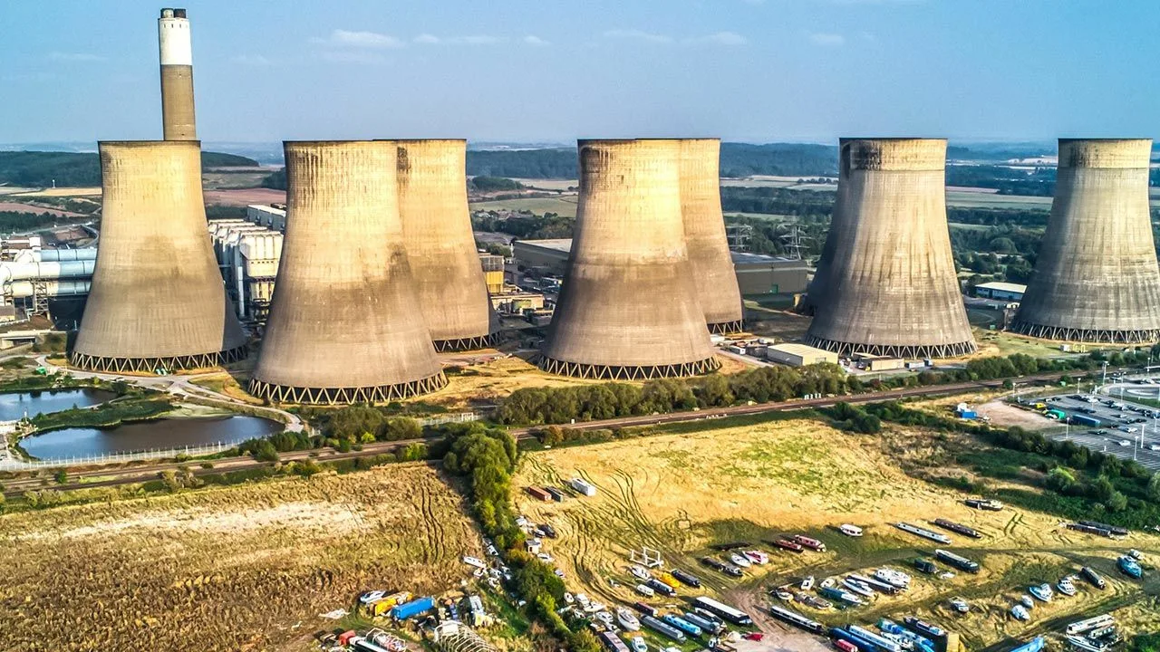 Tekoälyssä on jotain vikaa. Yhdysvallat turvautuu energiaratkaisuihin, jotka sen mielestä ovat jo kauan vanhentuneita, datakeskusten virransyöttöön.