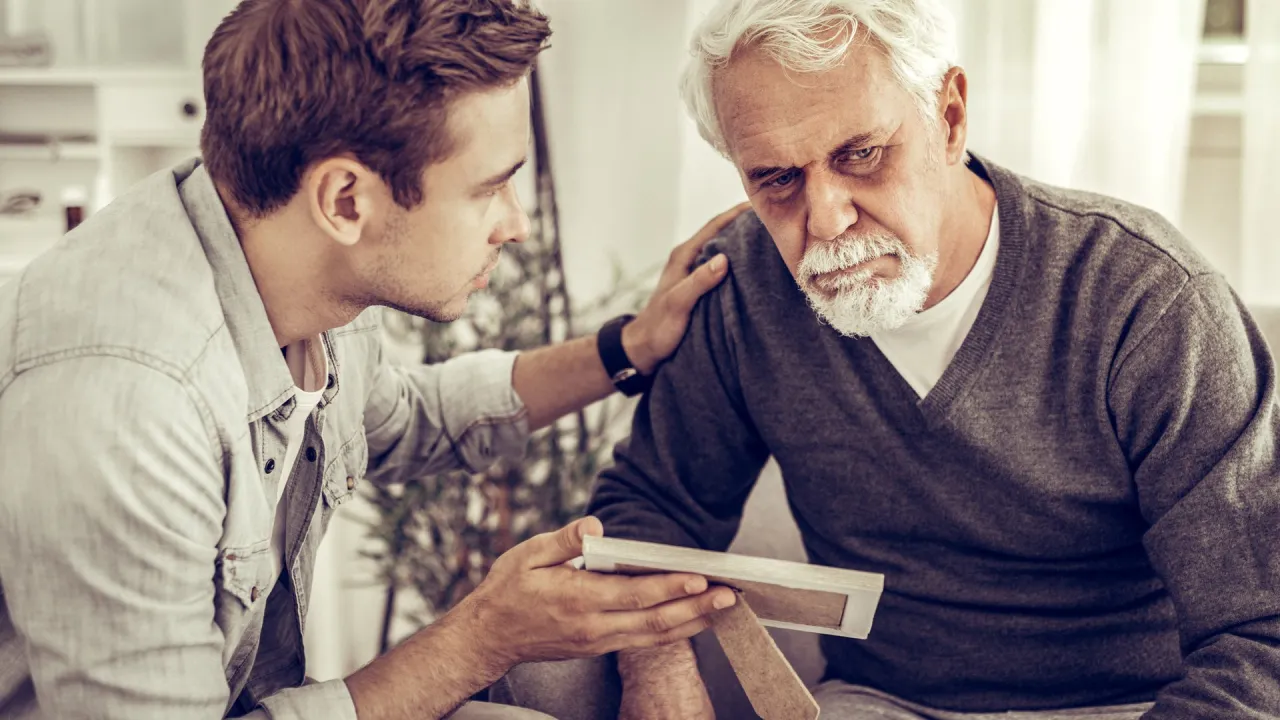 Hippokrates nuorista: ”Nykyajan nuorilla ei näytä olevan kunnioitusta menneisyyttä kohtaan eikä toivoa tulevaisuudesta.”