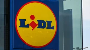 Tänään, 30. joulukuuta, tarvittava ruuvimeisseli- ja teräsarja on saatavilla Lidl-myymälöissä alle 18 euron hintaan.