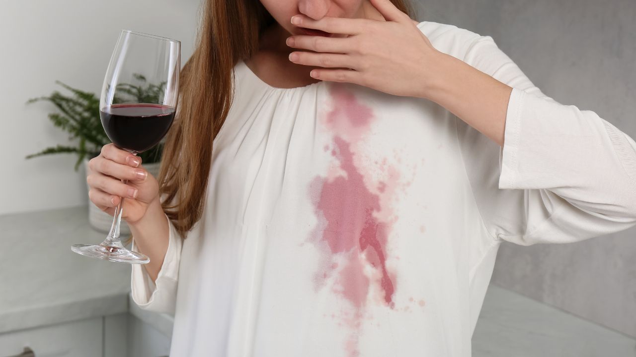 Kuinka poistaa punaviinin tahrat?