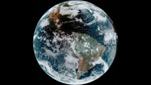 Tiedemiehet ovat havainneet avaruudesta käsin, että vuodenajat eivät ole samat kaikkialla maapallolla, edes samalla leveysasteella.