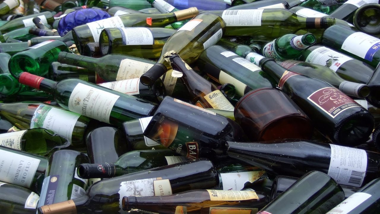 Jos kotonasi on kertynyt paljon tyhjiä Fernet-pulloja, sinulla on todellinen aarre: miksi ja miten niitä voi kierrättää tämän upean idean avulla?