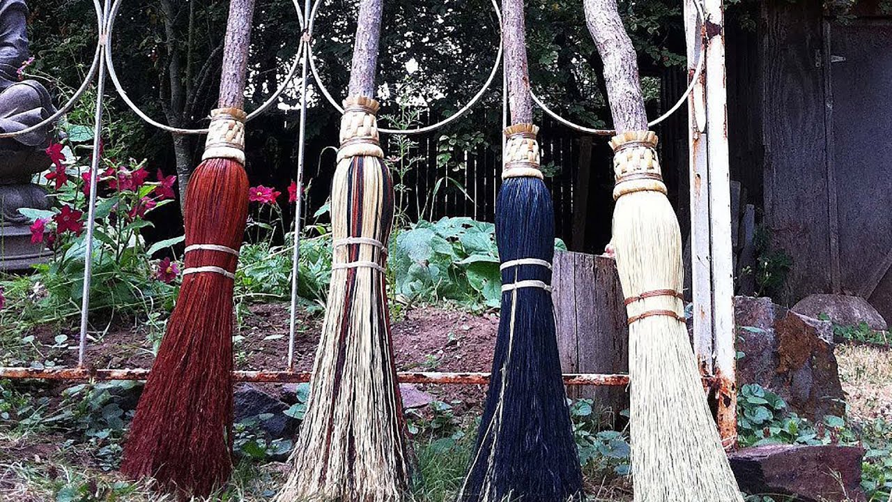 Luudan kastelu etikka- ja vesiseoksella: miksi se on suositeltavaa tehdä ennen lakaisua ja mihin sitä tarvitaan.