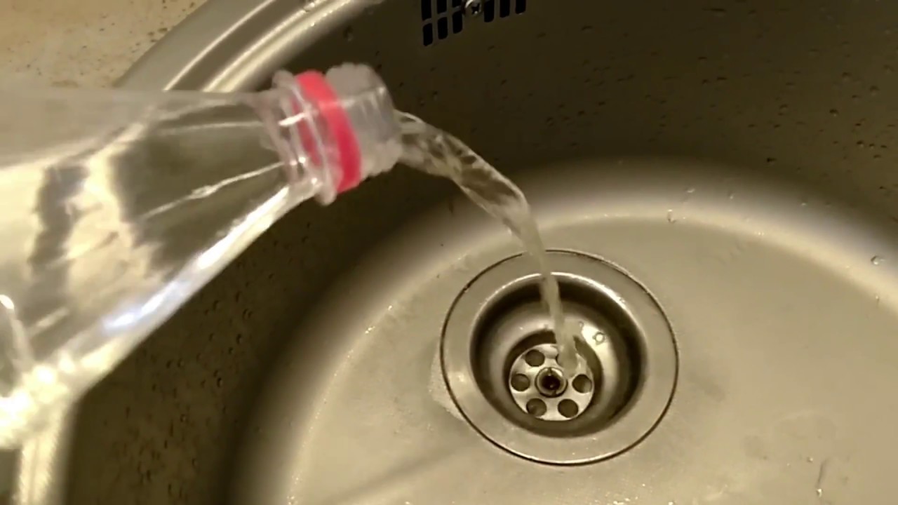 Valkoisen etikan kaataminen talon viemäriin: miksi se on tarpeen ja kuinka usein se tulisi tehdä.