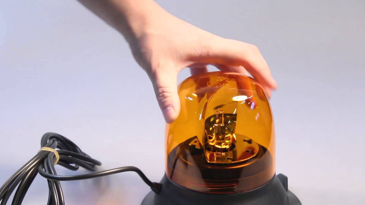 Vain yksi ajoneuvo tässä maassa on vapautettu velvollisuudesta asentaa V16-vilkkuvalo, jonka asentaa kansalaiskaartin päähallinto, vaikka kansalaiskaartin mukaan se on ”suositeltavaa”.