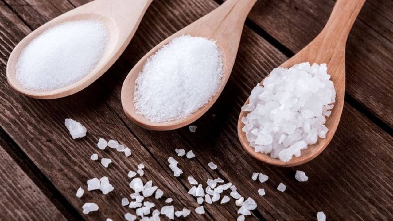 Lisää teelusikallinen suolaa pesukoneeseen: miksi se on suositeltavaa ja mitä etuja siitä on.