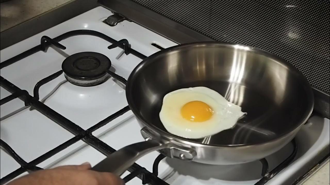 Miksi paistinpannua hierotaan valkosipulilla munia paistaessa ja mihin sitä tarvitaan?