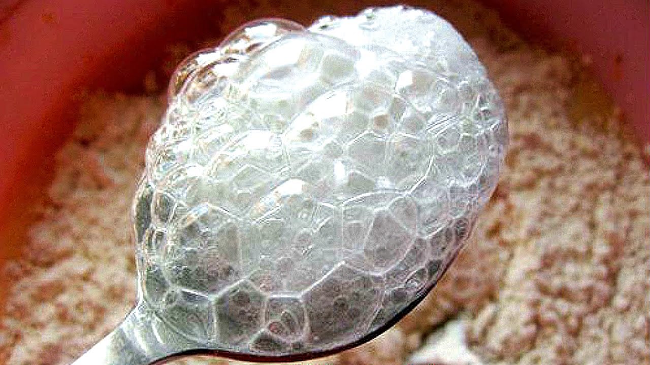 Ruokasoodan ja etikan sekoittaminen: miksi se on suositeltavaa ja mihin se on hyödyllistä.