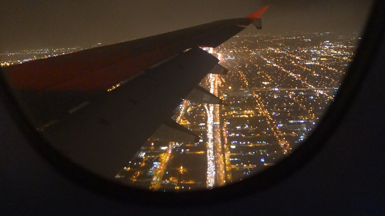 Lentokoneen ikkunan yläpuolella olevat kolmiot eivät ole vain koristeita: ne ovat nopea tapa varmistaa, että lento sujuu hyvin.