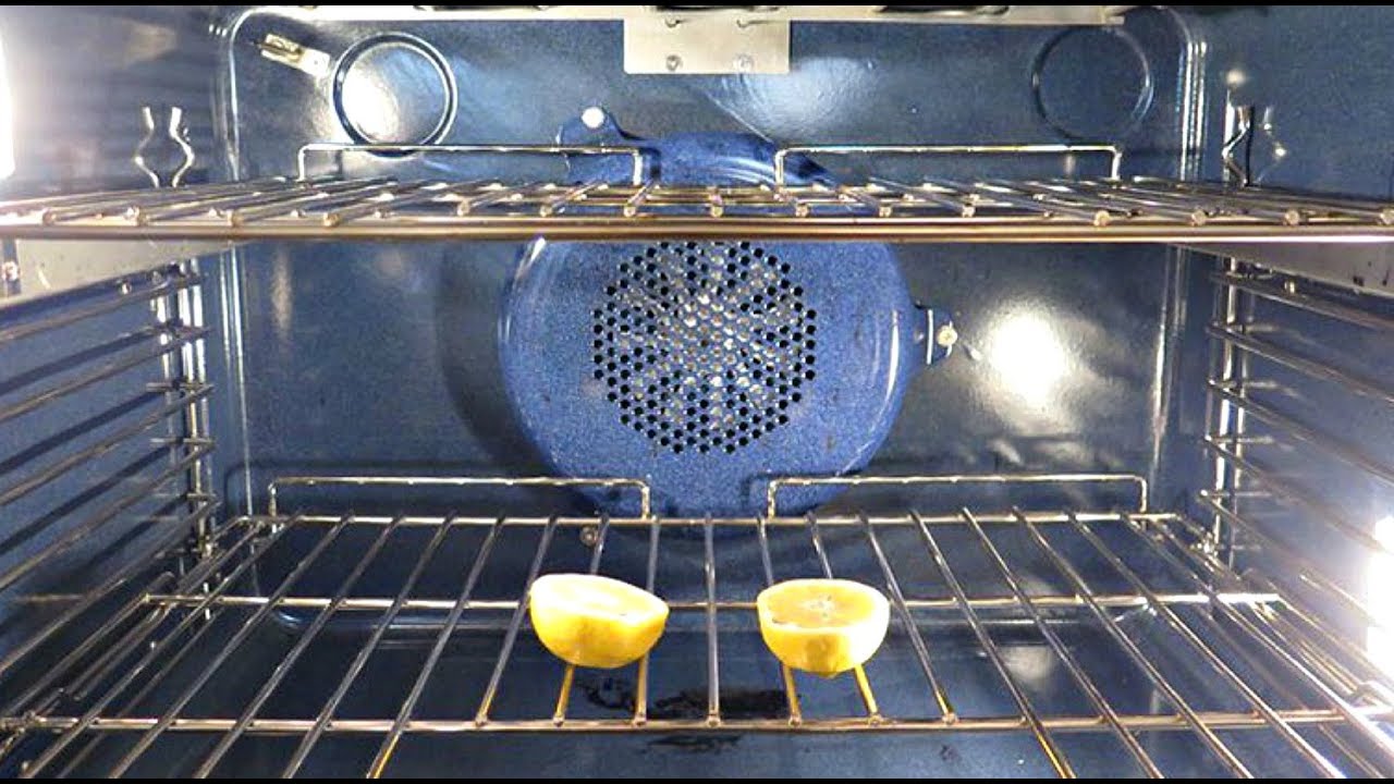 Kuinka laittaa sitruunaviipale sammutettuun uuniin: miksi se on tarpeen ja milloin se tulisi tehdä.