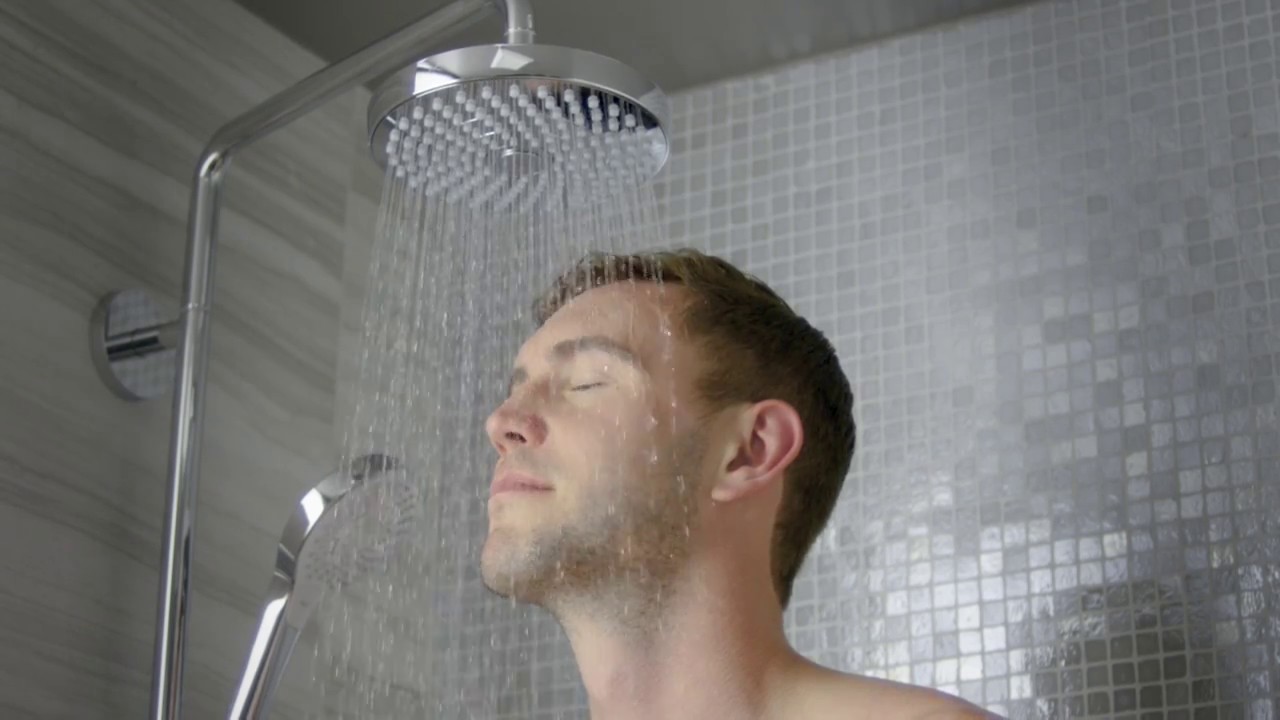 Hygienia 65-vuotiaana: tässä on ihanteellinen suihkun tiheys terveyden ylläpitämiseksi... eikä se ole kerran päivässä.