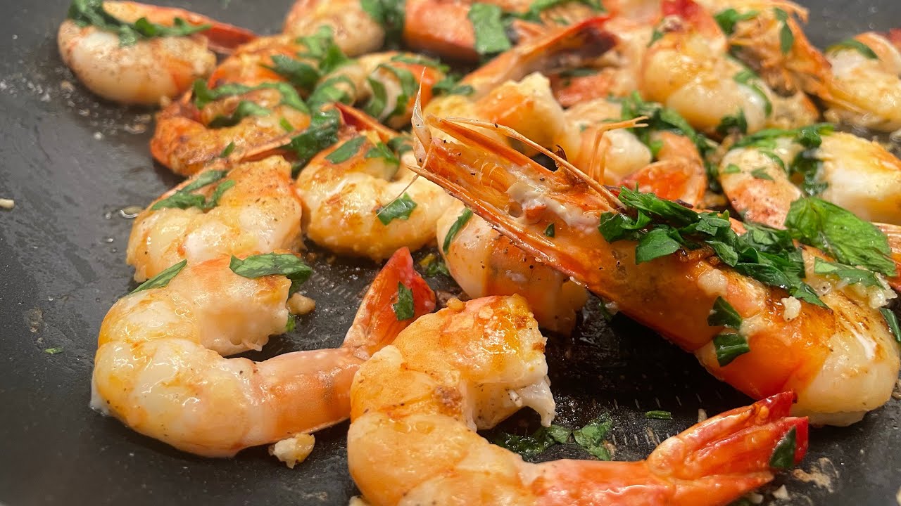 Mari, kalakauppias torilla, varoittaa merenelävien oikeasta sulatusmenetelmästä: ”Jos tätä ei tehdä, ne mustuvat.”