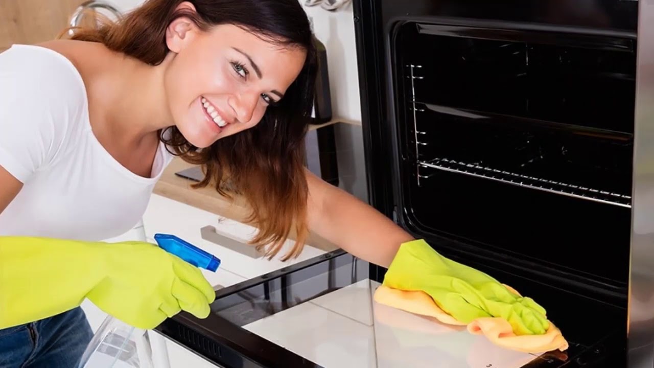 Kuinka puhdistaa uuni helposti joulupäivällisen jälkeen