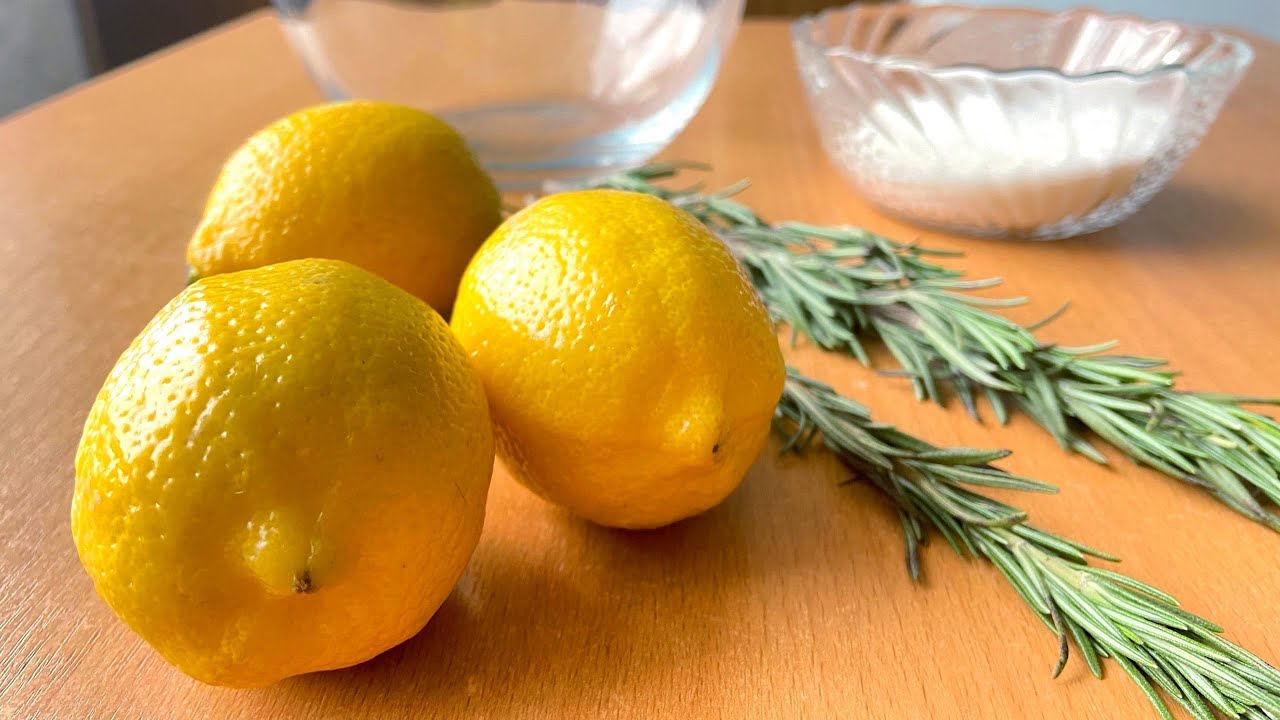 Sitruunankuoren, laakerinlehden ja rosmariinin keittäminen: miksi se on suositeltavaa ja mihin se on hyödyllistä.