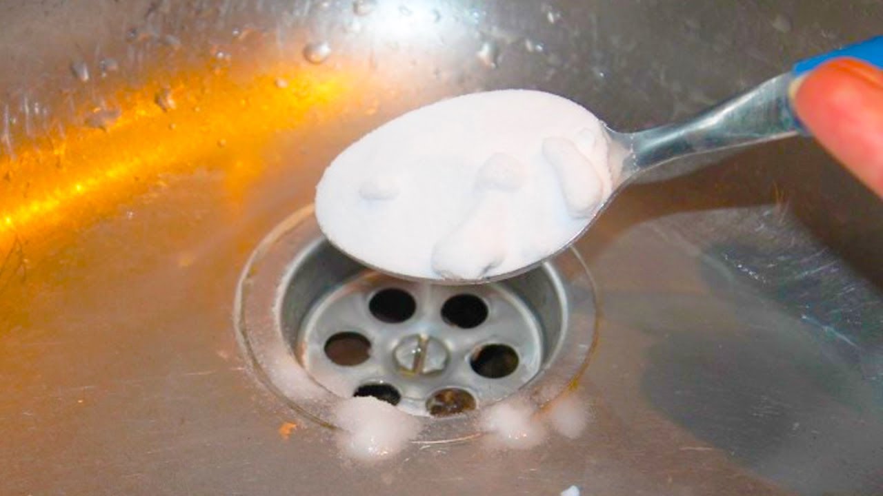 Kuinka puhdistaa keittiön pesuallas, jotta siihen ei kerry epämiellyttäviä hajuja.