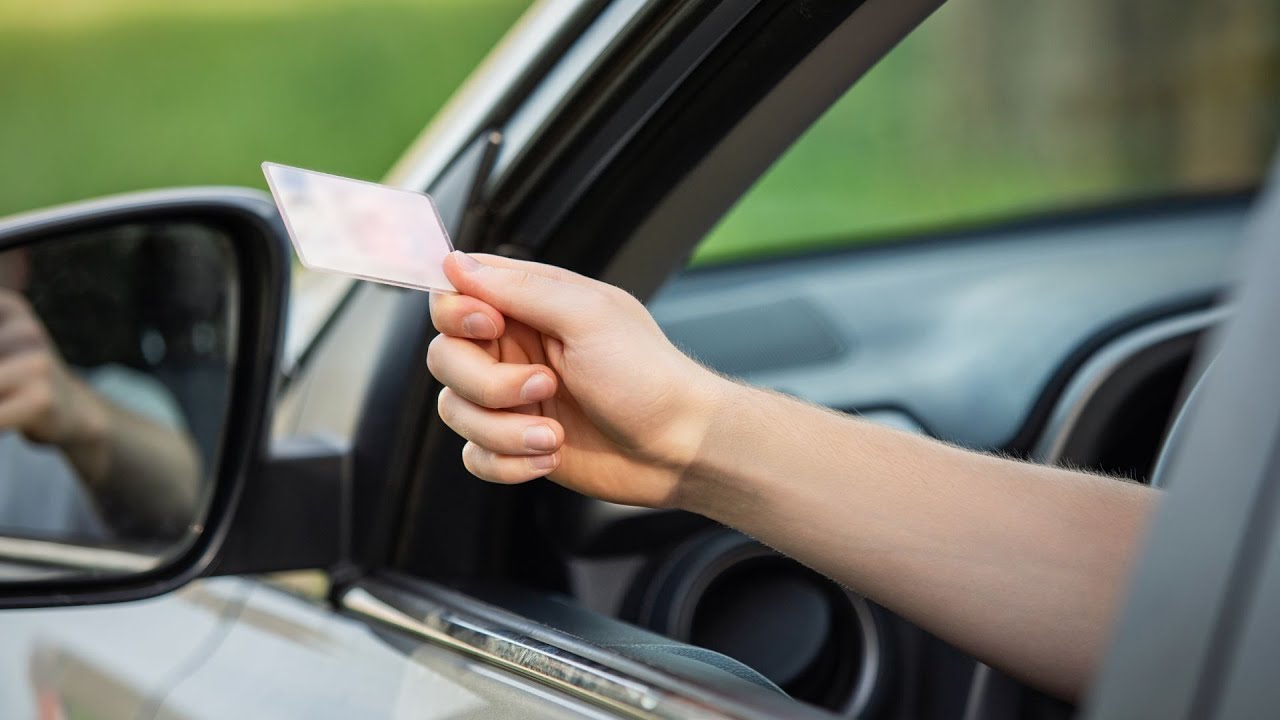 Virallisesti! Ajoneuvot on takavarikoitu, ja kaikkien tämän luettelon henkilöiden ajokortit on peruutettu pysyvästi.