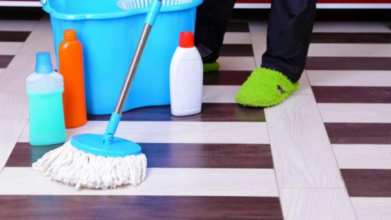 Kotitekoinen tapa saada lattiasi kiiltämään käyttämällä aineksia, joita sinulla jo on kotona.