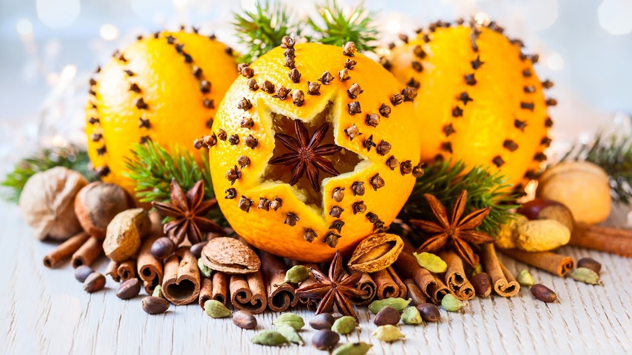 Mandariinin kuoren ja neilikan keittäminen: miksi se on suositeltavaa ja miksi se on hyödyllistä.