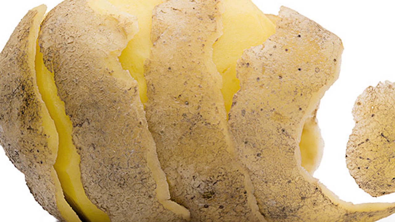 Jokaisella, jolla on kotona perunankuoria, on käsissään aarre: mihin niitä voi käyttää?