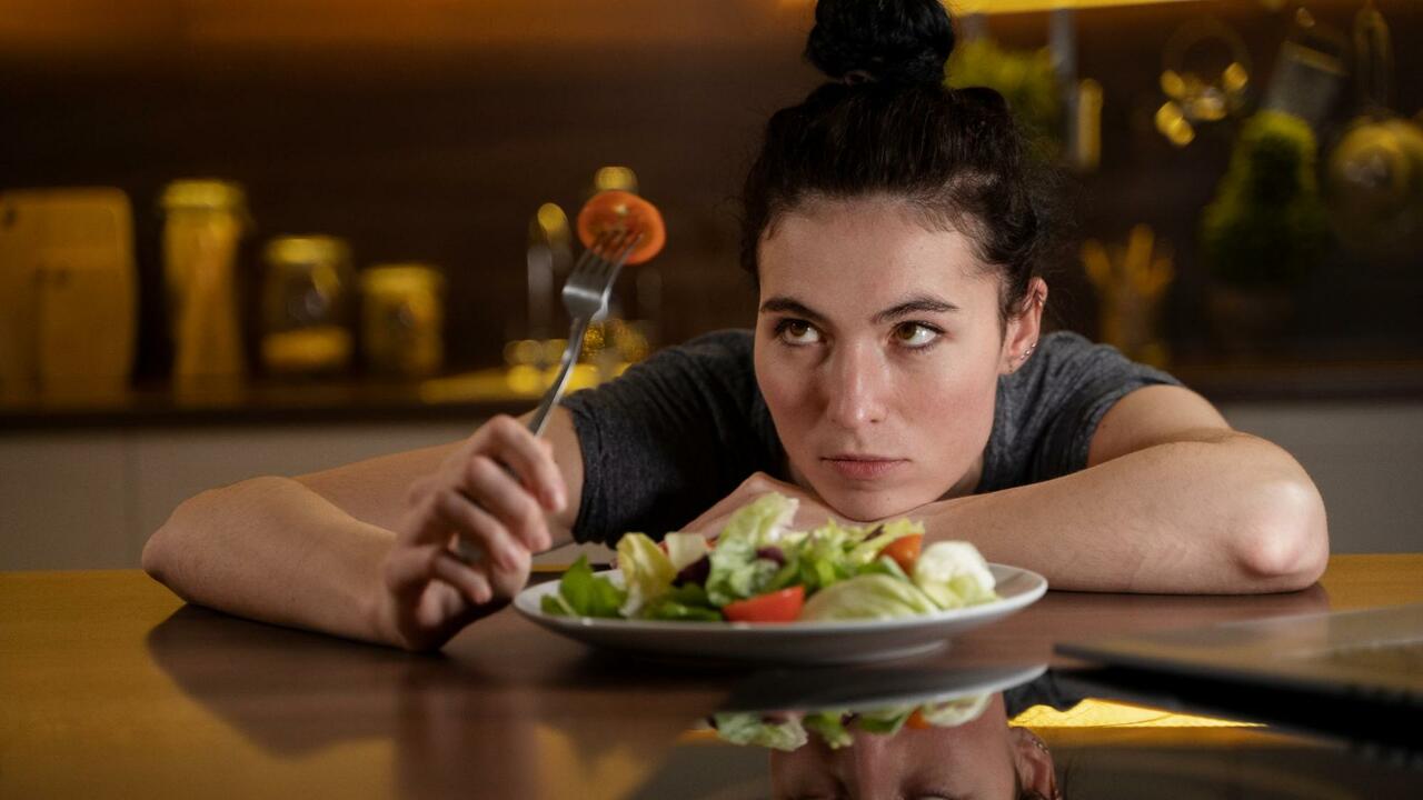 Julia Farre, ravitsemusasiantuntija: ”Illallinen klo 21 jälkeen ja aamiainen ennen klo 9 on haitallista terveydelle.”