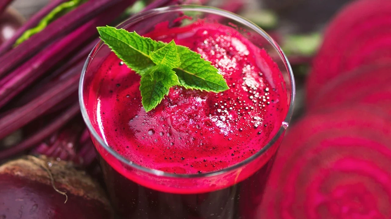 Yksi lasillinen päivässä riittää: tämän luonnollisen juoman uskotaan puhdistavan maksaa tehokkaammin kuin vesi tai kahvi.