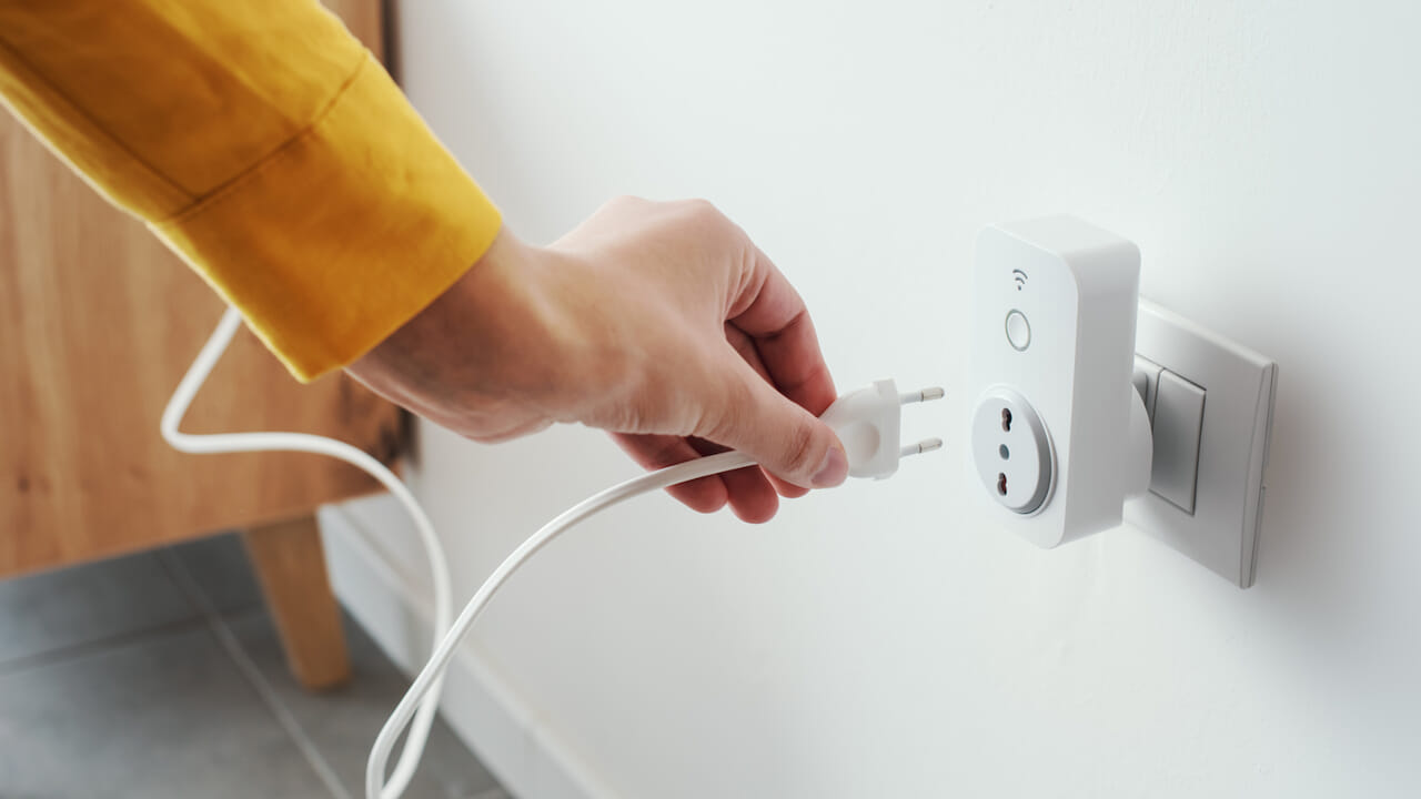 Mitä ovat uudet ”älykkäät” pistorasiat, jotka korvaavat perinteiset mallit eivätkä vaadi remonttia kotona?