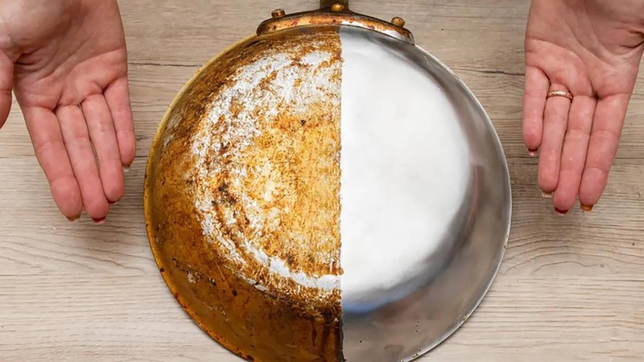 Kuinka palauttaa kattilan tai paistinpannun alkuperäinen ulkonäkö joulupäivällisten jälkeen: näin se tehdään ravintoloissa.