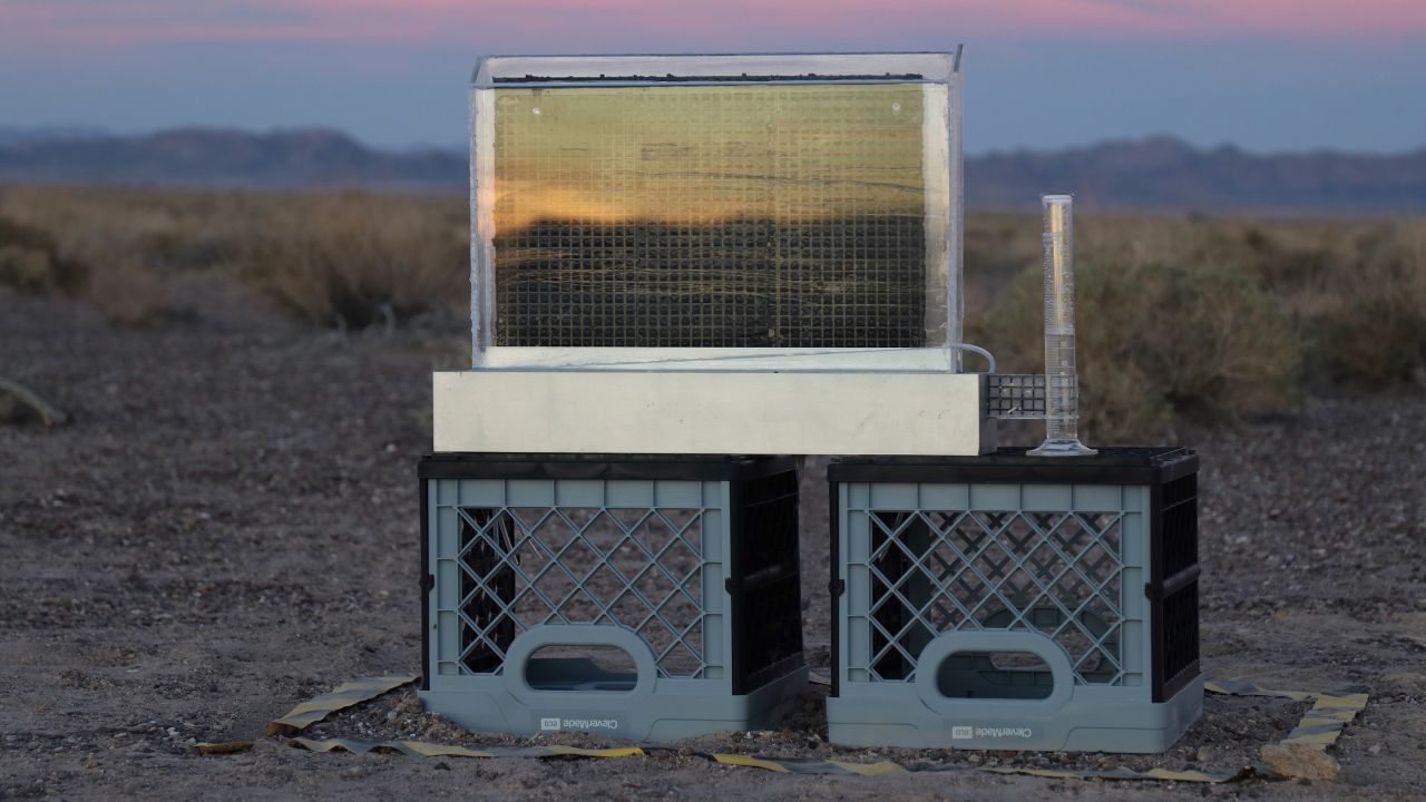 Massachusetts Institute of Technology -yliopiston insinöörit ovat kehittäneet ikkunan kokoisen laitteen, joka tuottaa puhdasta juomavettä ilmasta.