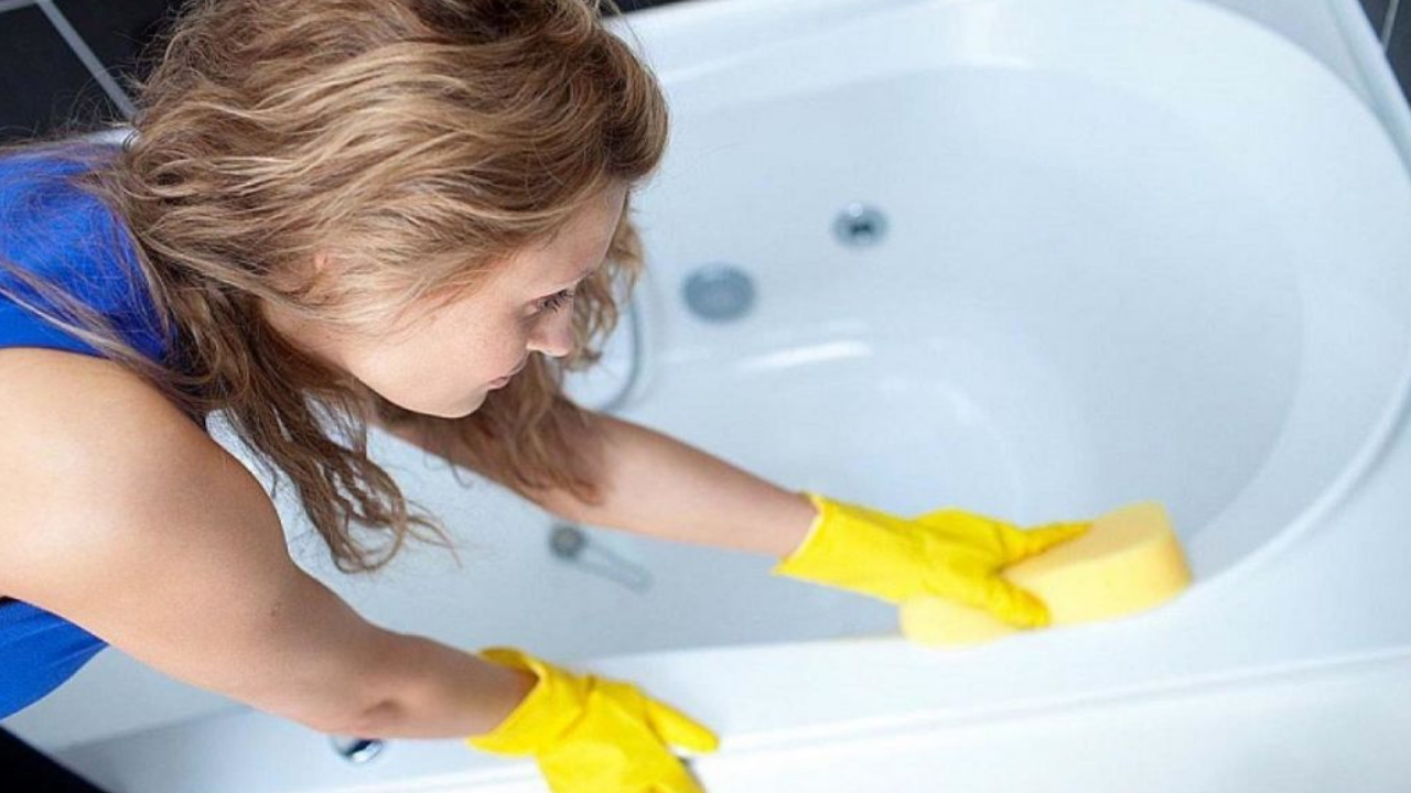 Miksi kylpyhuoneessa on epämiellyttävä haju, vaikka se on puhdas, ja miten siitä pääsee eroon.