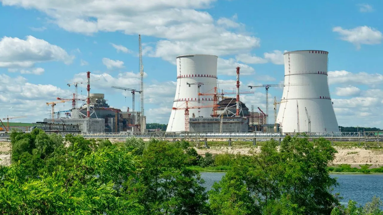 Ydinvoimaloiden käyttöluvan voimassaoloajan pidentäminen tuo maan teollisuudelle 1,4 miljardin euron säästöt.