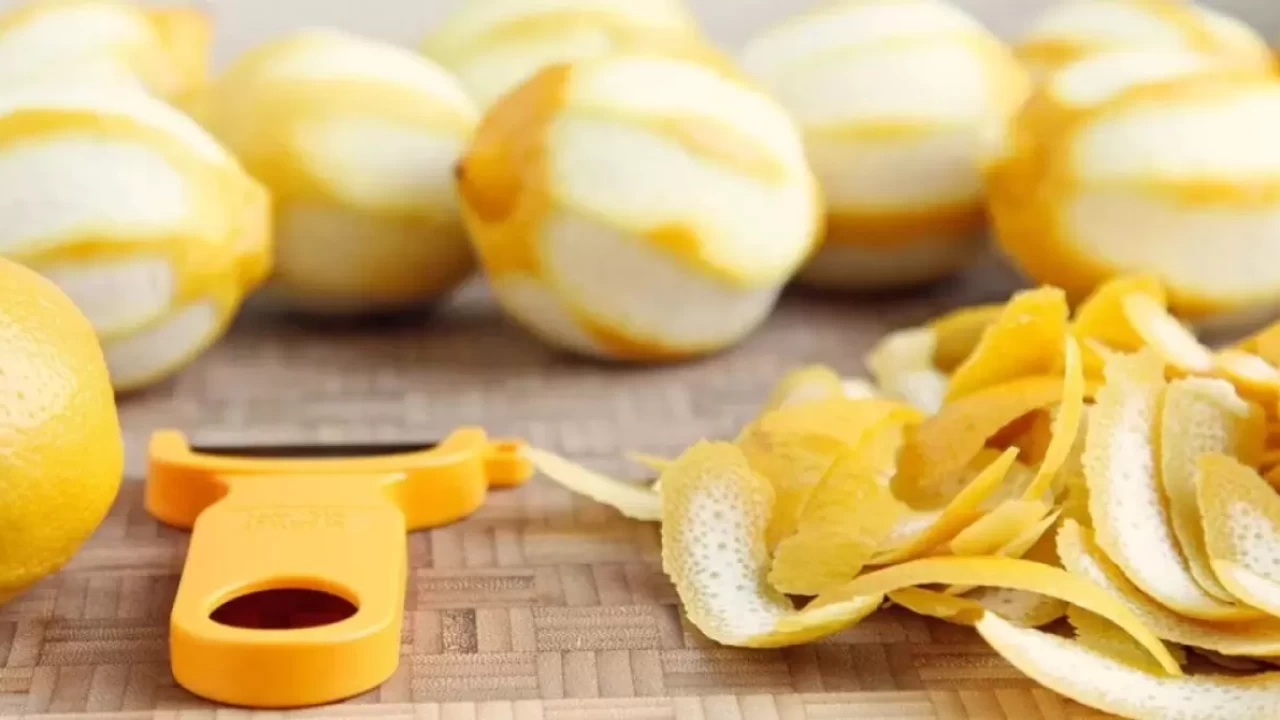 Oranssin, sitruunan ja kanelin kuorien keittäminen: miksi se on suositeltavaa ja mitkä ovat sen edut.