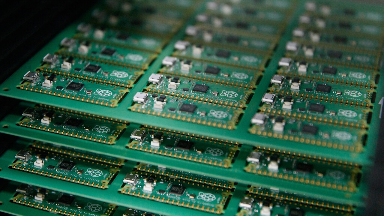 Operatiivisen muistin puute on niin suuri, että ensimmäinen varkaus tapahtui tehtaalla.