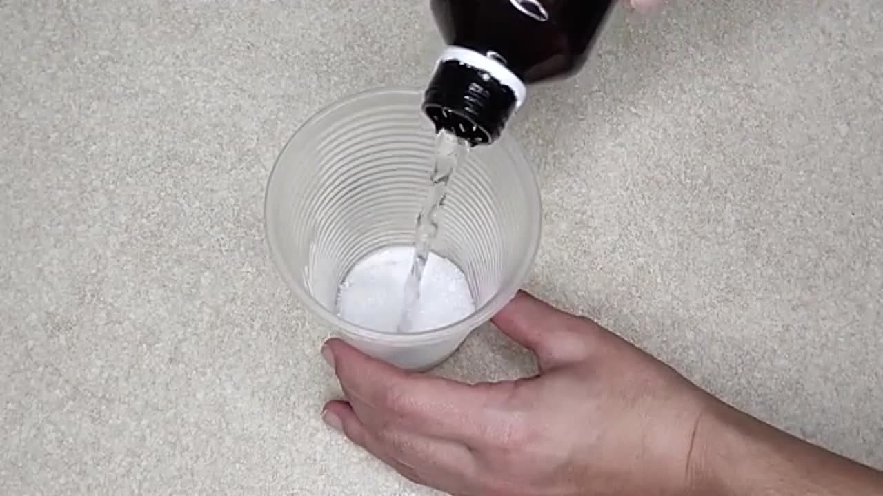 Vetyperoksidi ja ruokasooda: 100 % tehokas seos kodin syväpuhdistukseen.