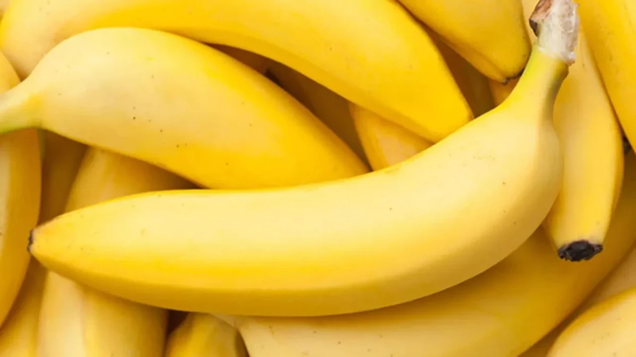 Kuinka säilyttää banaanit keltaisina ja kovina kahden viikon ajan
